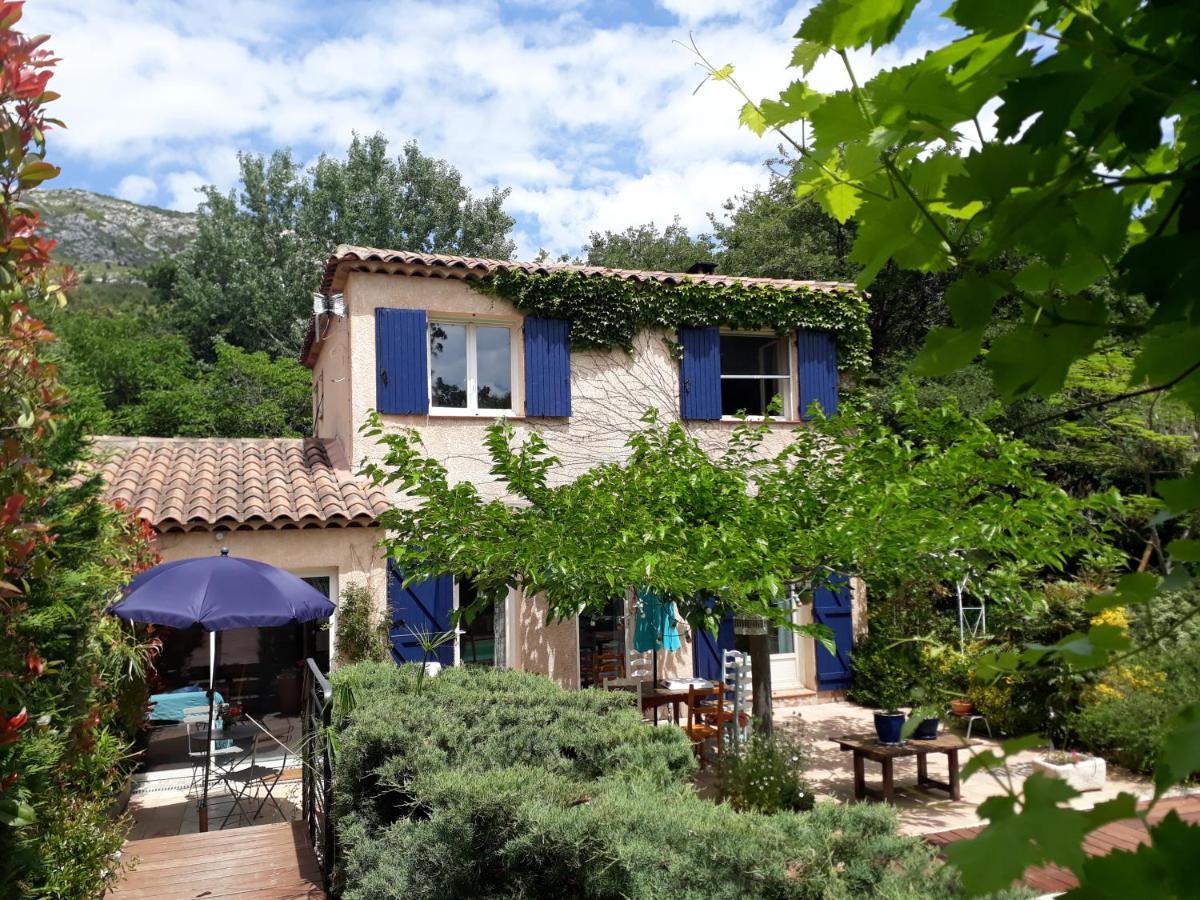 Patin Couffin Hotel Puyloubier Exterior photo